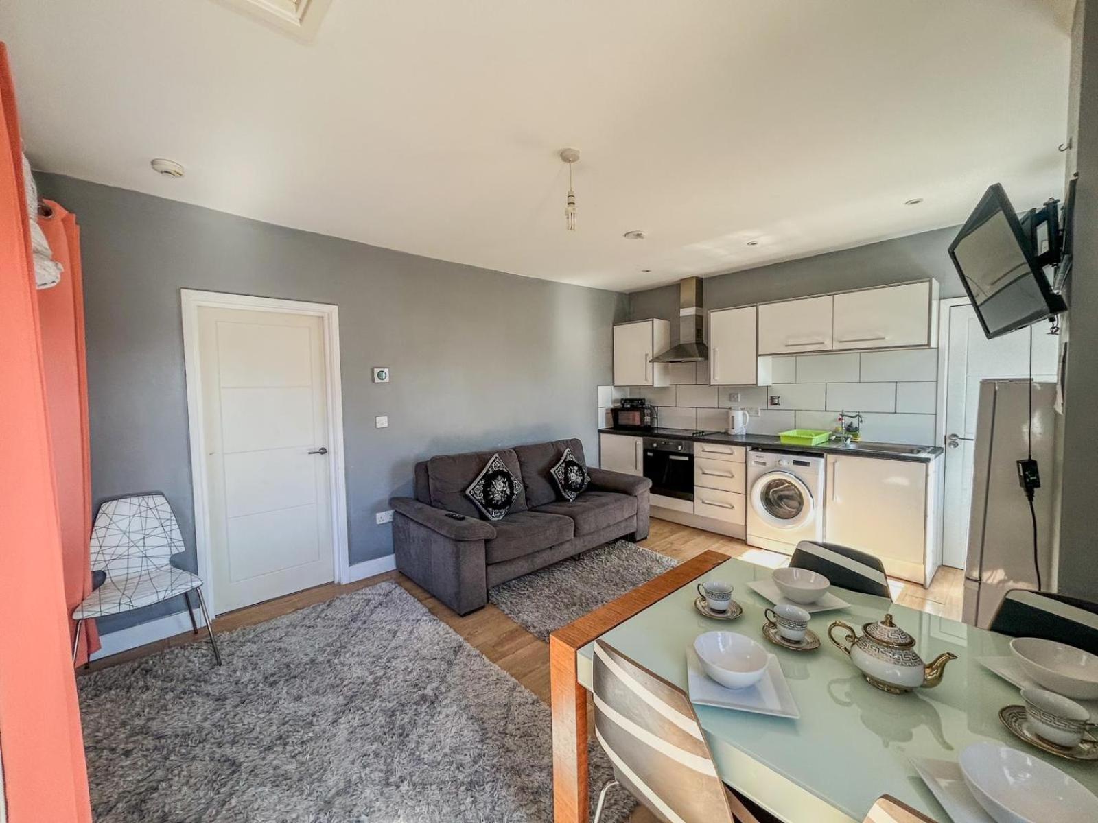 1 Bedroom By The River Apartment High Wycombe